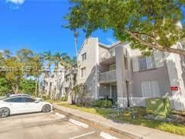11185 SW 6th St, Unit 201, Pembroke Pines, FL 33025