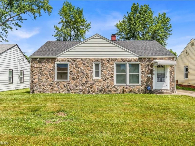 3905 E 189th Street, Cleveland, OH 44122 Photo 2