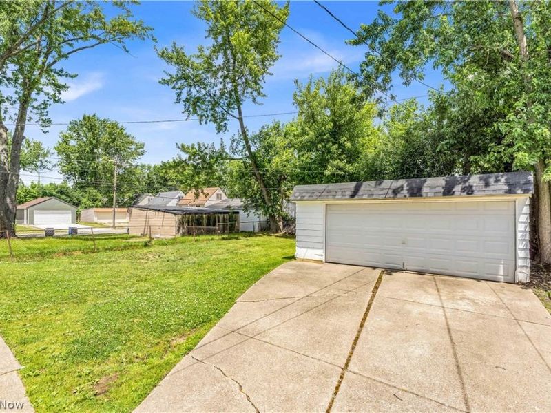 3905 E 189th Street, Cleveland, OH 44122 Photo 6