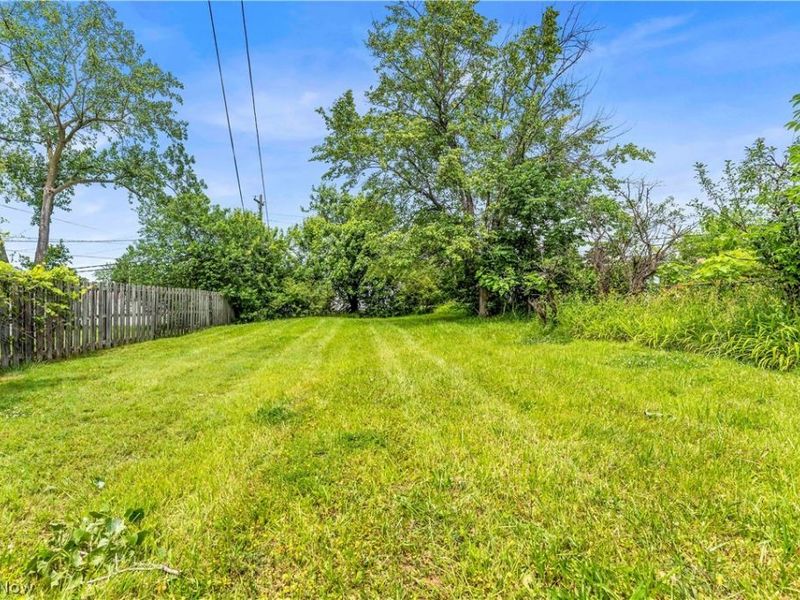 16713 Lotus Drive , Cleveland, OH 44128 Photo 5