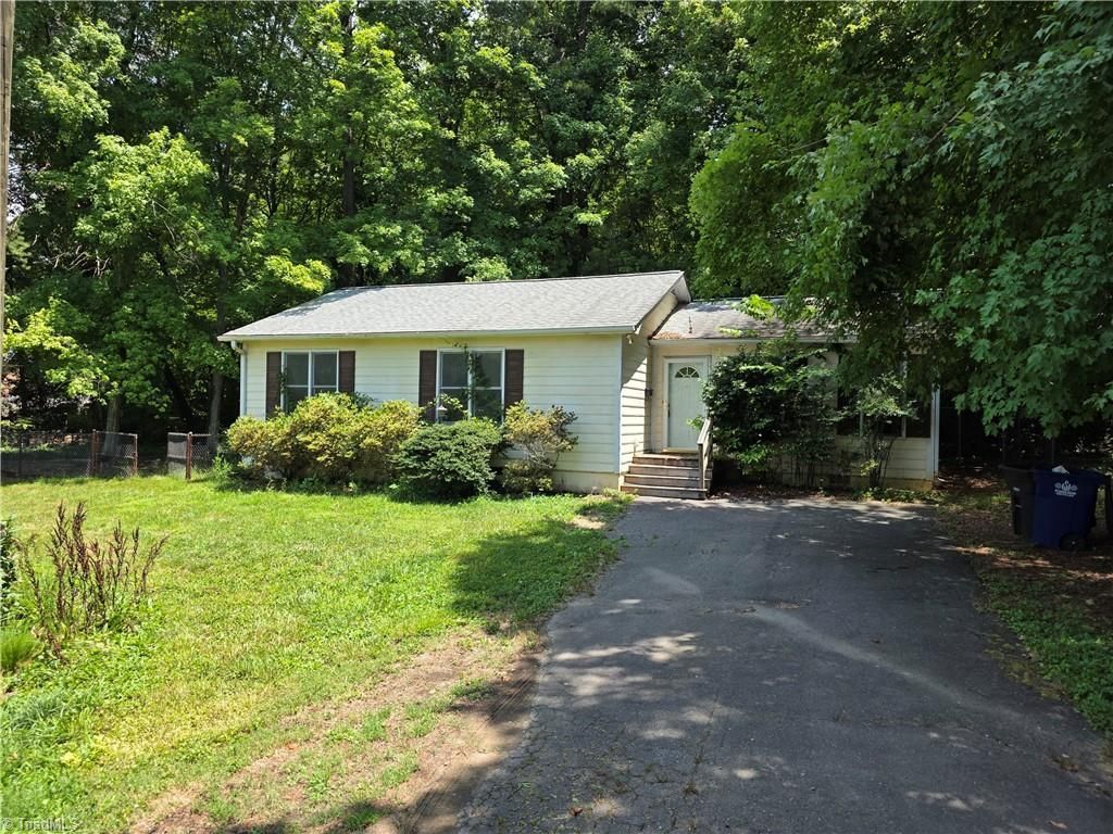 3711 Country Club Road, Winston-Salem, NC 27104 Main Photo