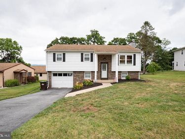 443 SILVER BROOK DRIVE, BIRDSBORO, PA 19508