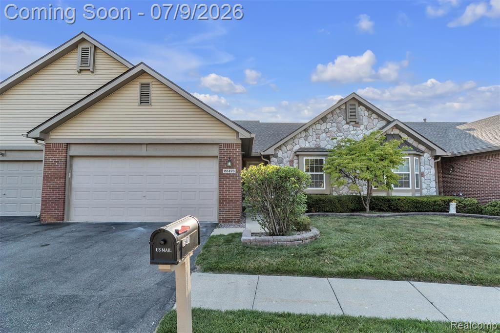 25476 Tara Lane, Brownstown Township, MI 48134 Main Photo