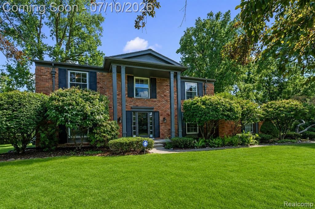 1629 Spotswood Drive, Bloomfield Hills, MI 48302 Main Photo