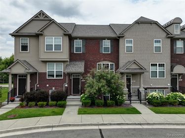 2817 Hartwick Drive, Rochester Hills, MI 48307