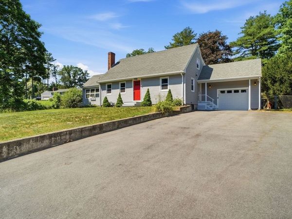 31 Carlisle St, Chelmsford, MA 01824