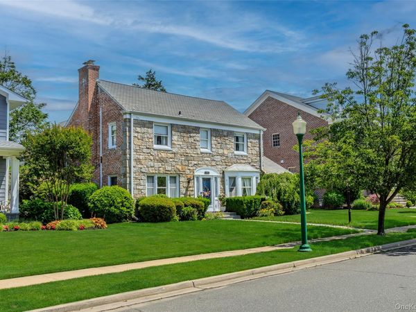 75 Bulson Road , Rockville Centre, NY 11570