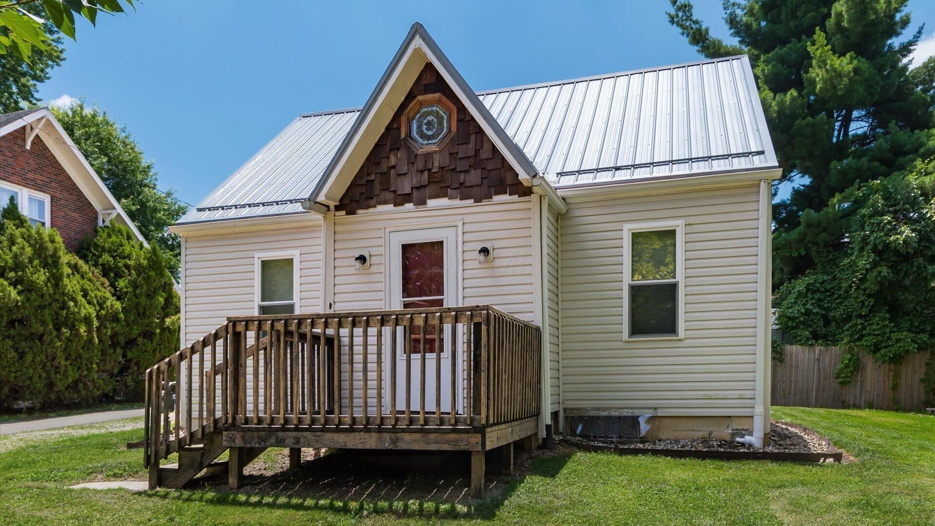 186 Montgomery Boulevard, New Concord, OH 43762 Main Photo