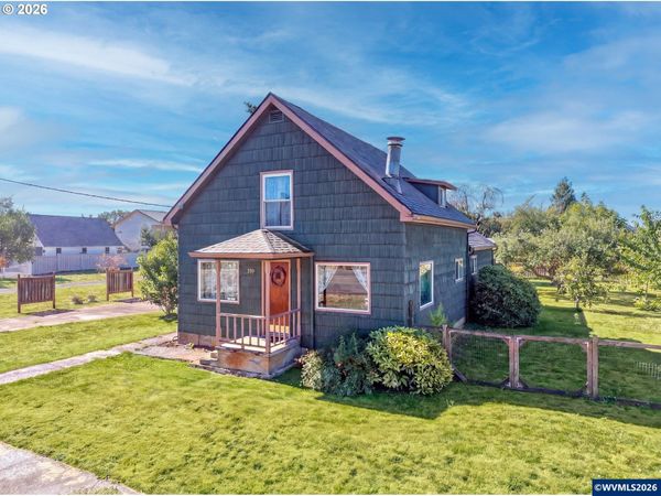 320 E Blakely Av, Brownsville, OR 97327