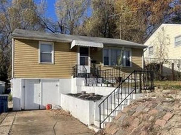 2504 Mary Avenue , Jennings, MO 63136
