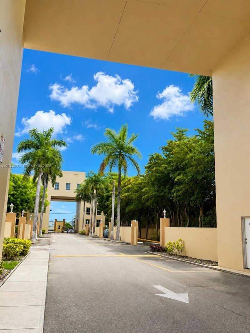 7420 W 20th Ave , Unit 335, Hialeah, FL 33016 Photo
