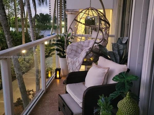 5099 NW 7th St , Unit 205, Miami, FL 33126