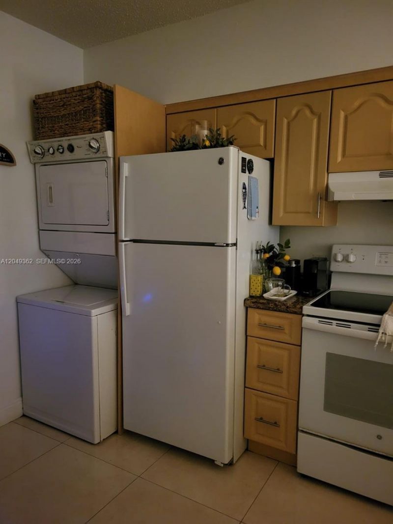 5099 NW 7th St , Unit 205, Miami, FL 33126 Photo