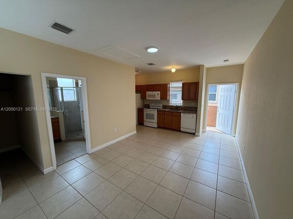 17021 SW 96th St , Unit STUDIO, Miami, FL 33196