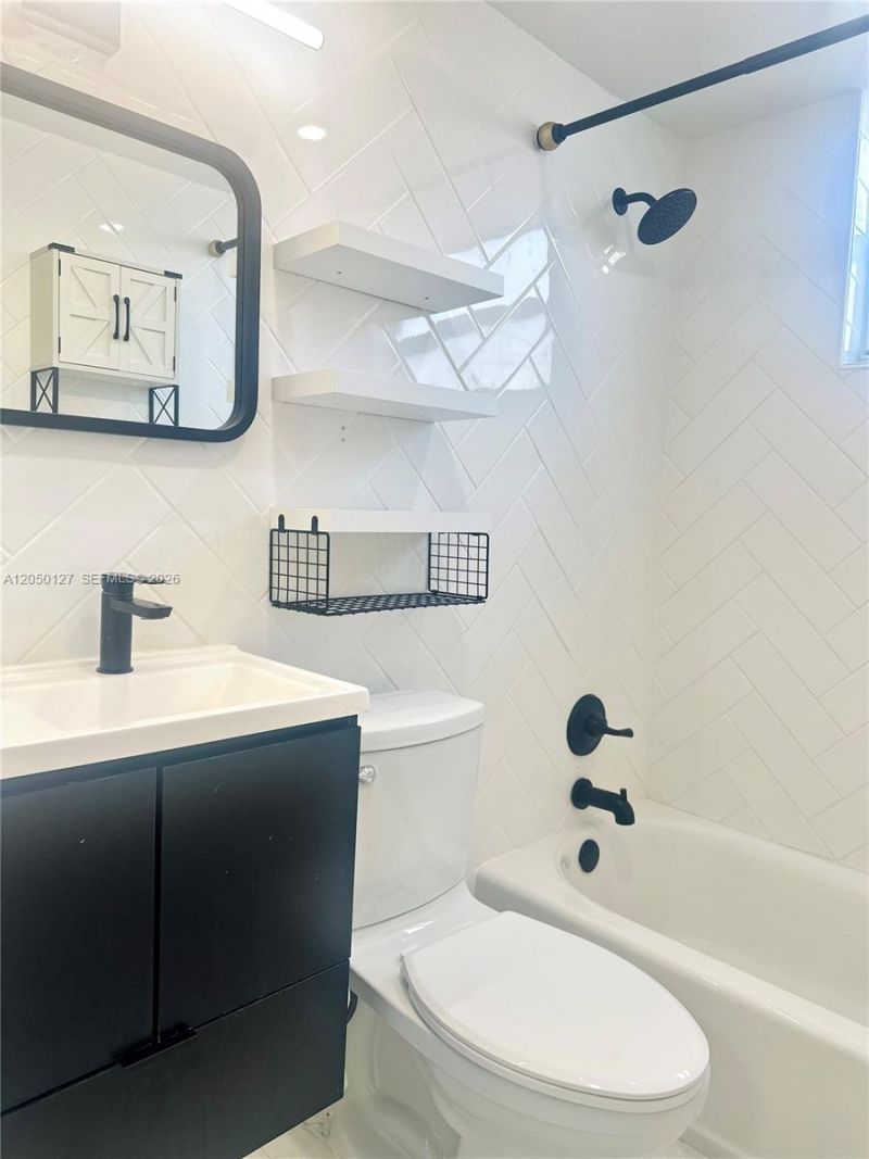 1545 NW 8th Ave , Unit 105, Miami, FL 33136 Photo