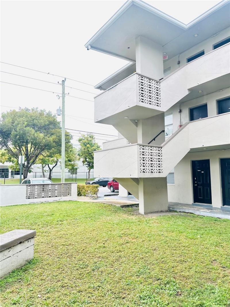 1545 NW 8th Ave , Unit 105, Miami, FL 33136 Photo