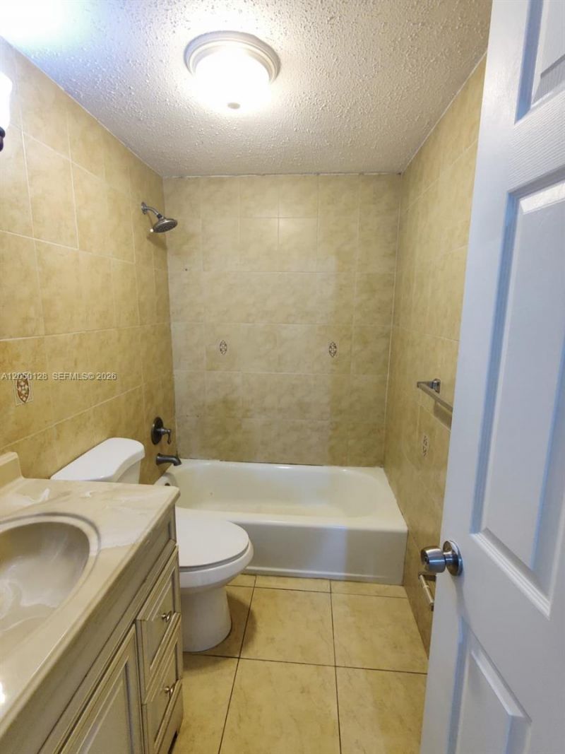 5705 W 20th Ave , Unit 215, Hialeah, FL 33012 Photo