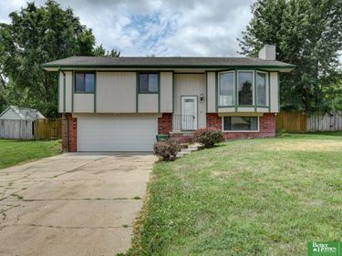 13304 Courtney Drive, Bellevue, NE 68123