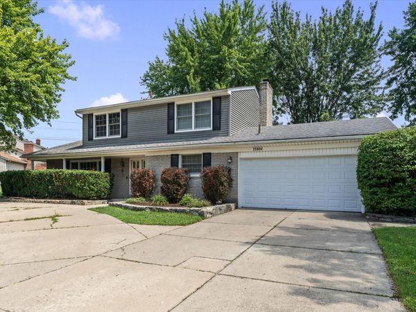 25964 Kilreigh Drive, Farmington, MI 48336