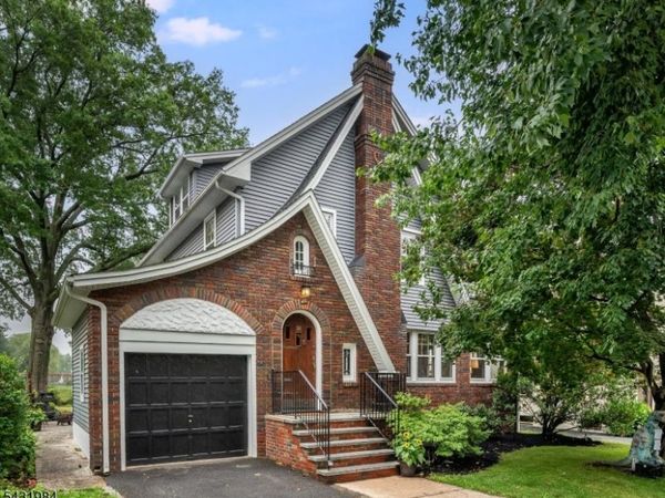38 Burroughs Way, Maplewood, NJ 07040