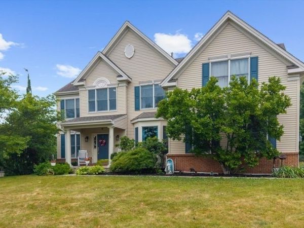 1 Tanager Dr, Raritan, NJ 08551