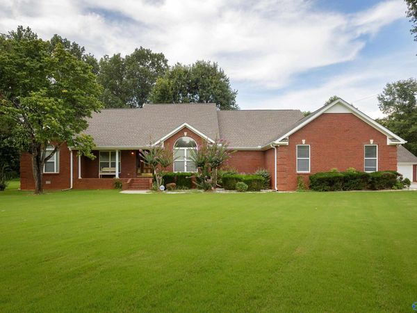 219 Oakview Drive, Rogersville, AL 35652