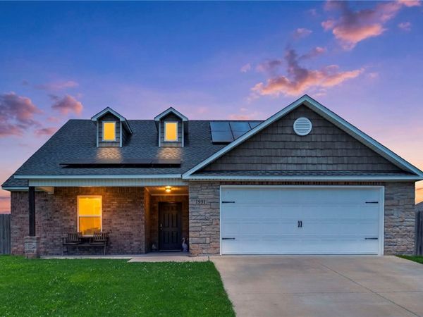 1301 Ridge View Drive, Siloam Springs, AR 72761