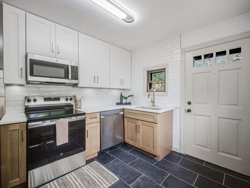 2361 Vendome Drive S, Columbus, OH 43219 Photo 9
