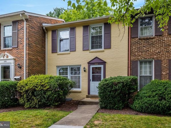 228 COMMONS DRIVE NW, VIENNA, VA 22180