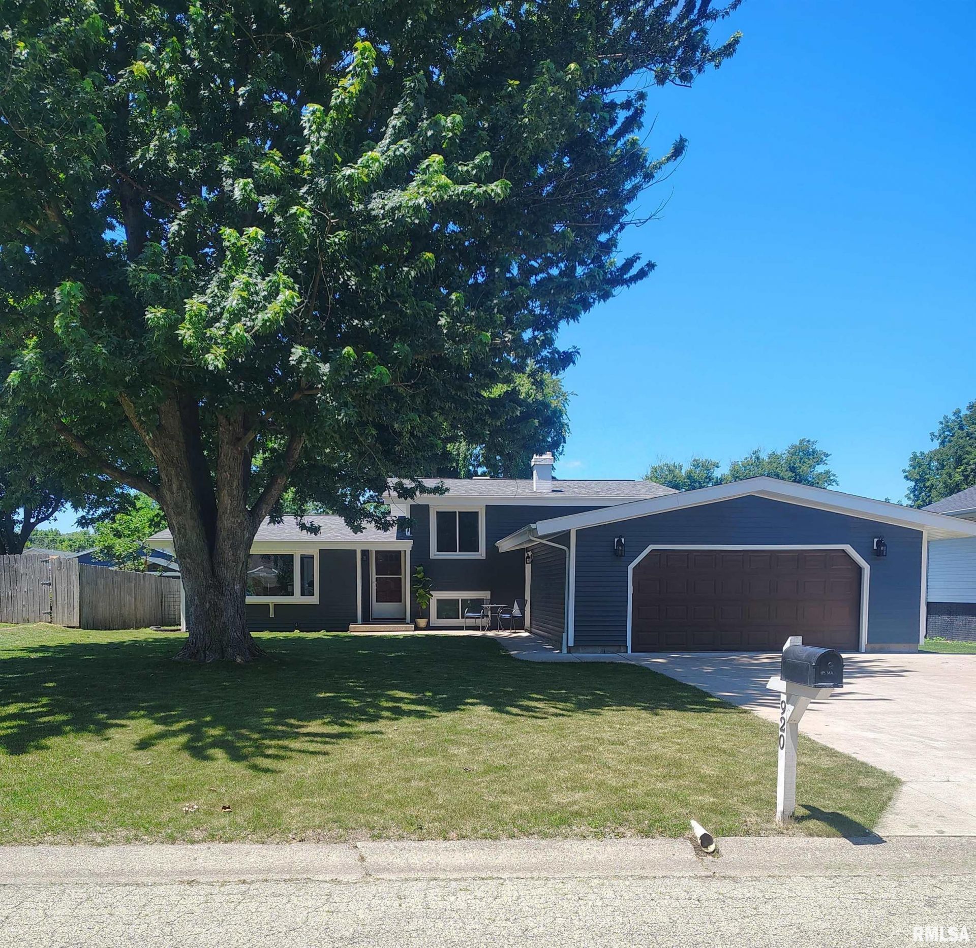 920 N 8th Street, Canton, IL 61520 Main Photo