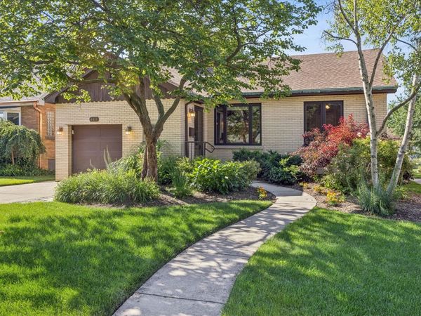 443 Shenstone Road , Riverside, IL 60546