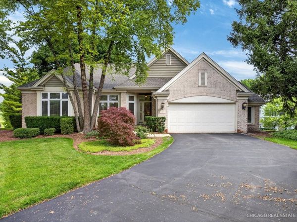 7 Castle Pines Court, Lake In The Hills, IL 60156