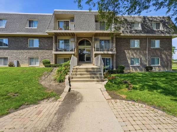 870 Winesap Court , Unit 301, Prospect Heights, IL 60070