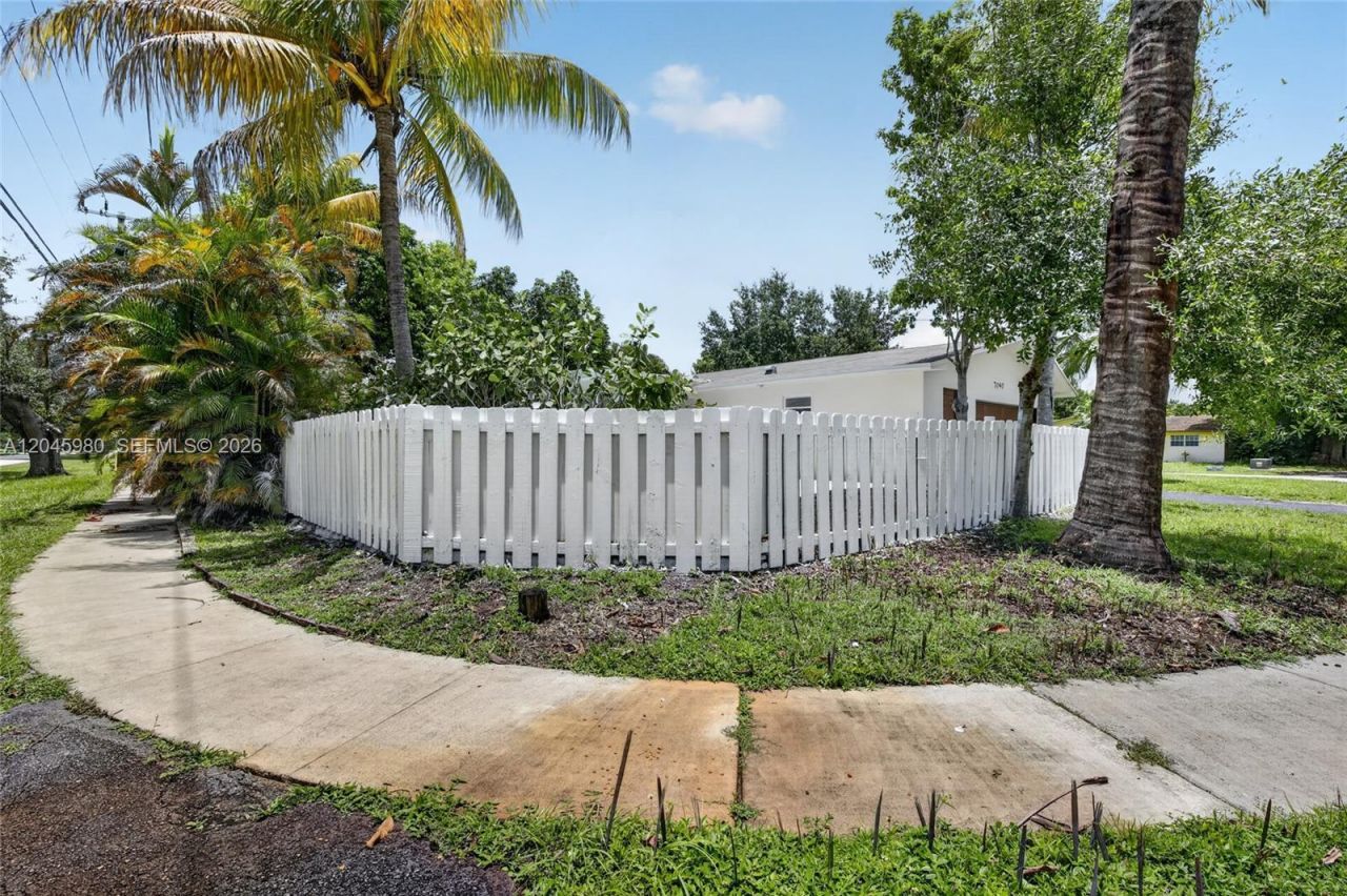 7040 NW 8th Ct, Plantation, FL 33317 Photo