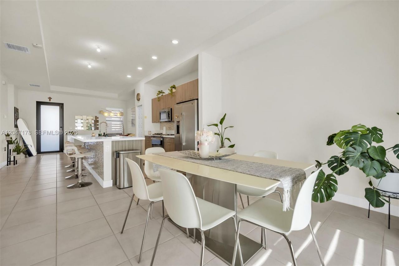 8045 NW 104th Ave , Unit 32, Doral, FL 33178 Photo
