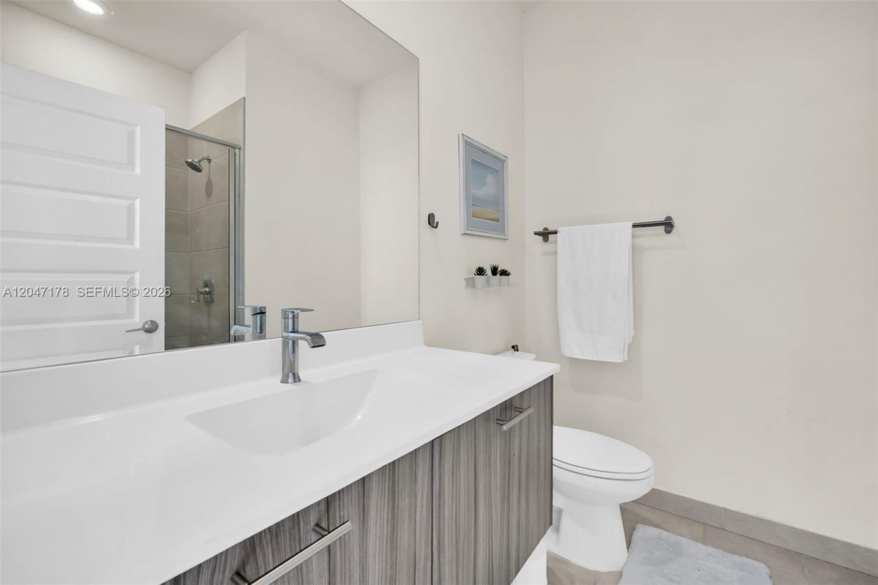 8045 NW 104th Ave , Unit 32, Doral, FL 33178 Photo
