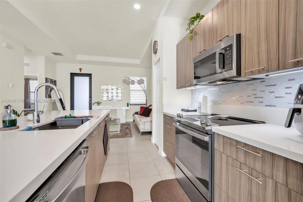 8045 NW 104th Ave , Unit 32, Doral, FL 33178 Photo