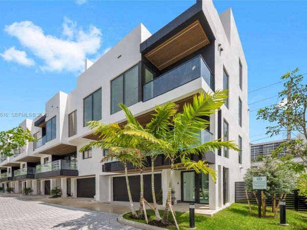 3220 NE 7th St , Pompano Beach, FL 33062