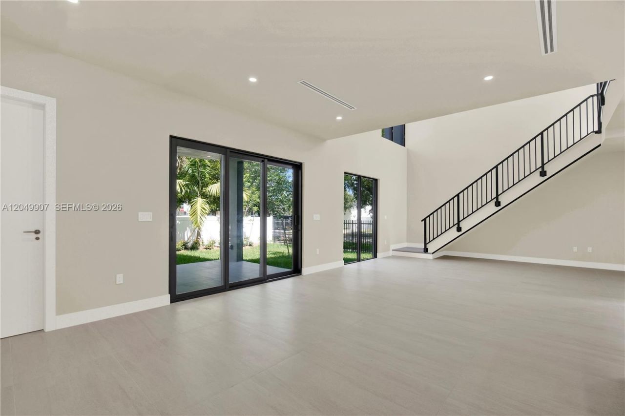 3437 SW 29th St , Unit 3437, Miami, FL 33133 Photo