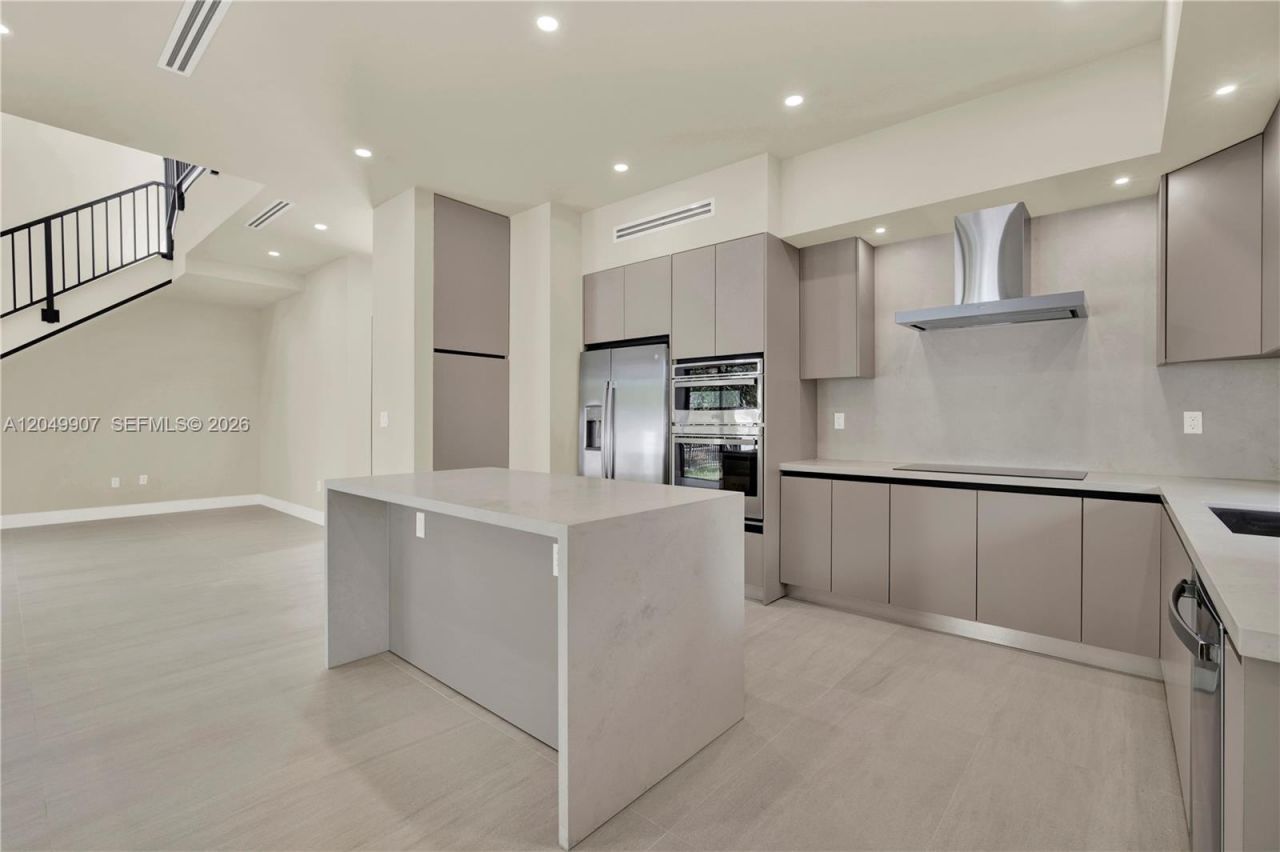 3437 SW 29th St , Unit 3437, Miami, FL 33133 Photo