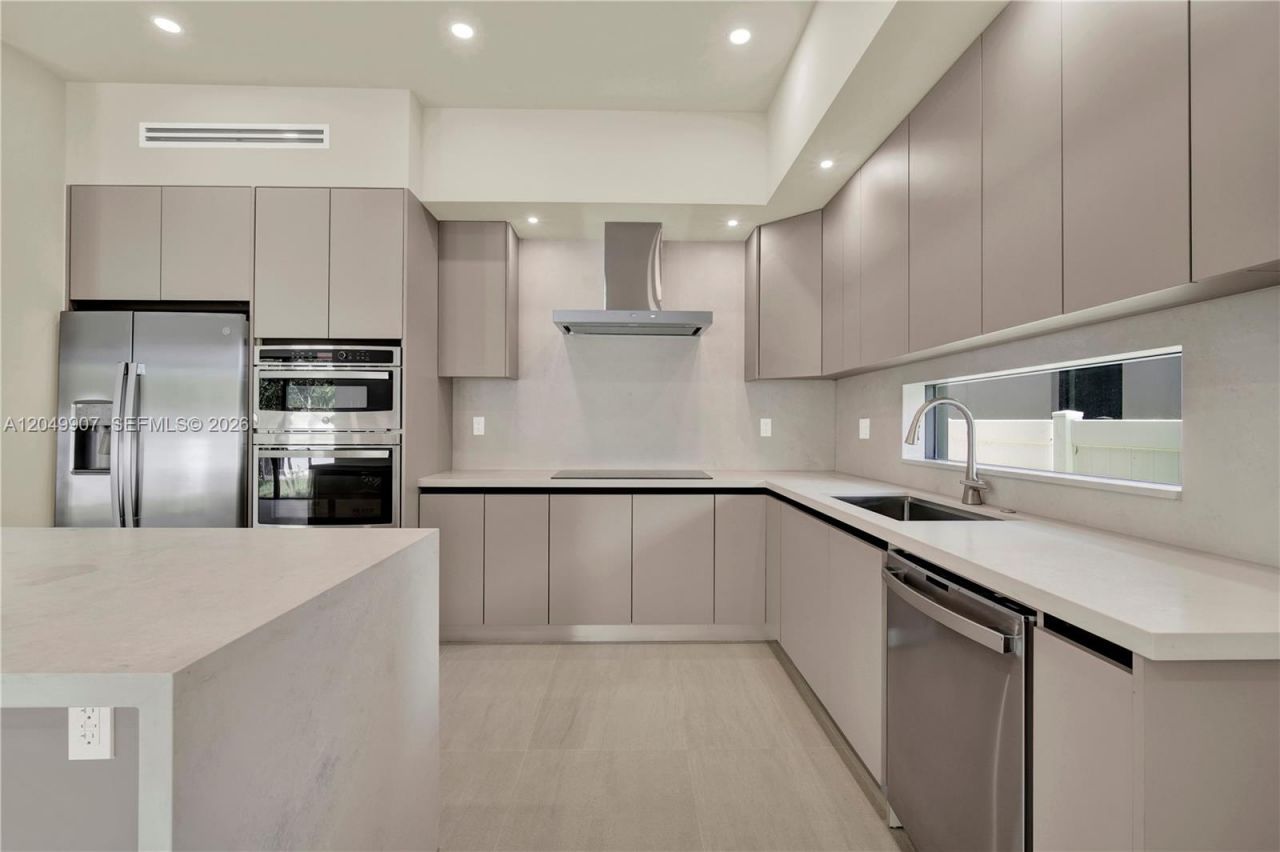 3437 SW 29th St , Unit 3437, Miami, FL 33133 Photo
