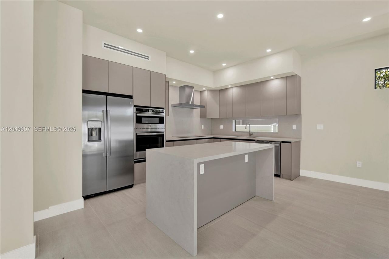 3437 SW 29th St , Unit 3437, Miami, FL 33133 Photo