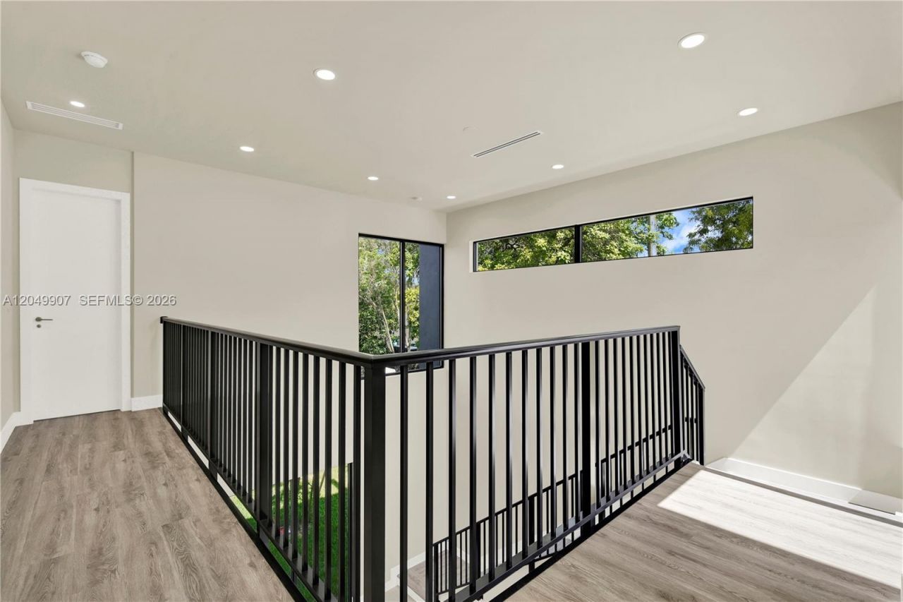 3437 SW 29th St , Unit 3437, Miami, FL 33133 Photo