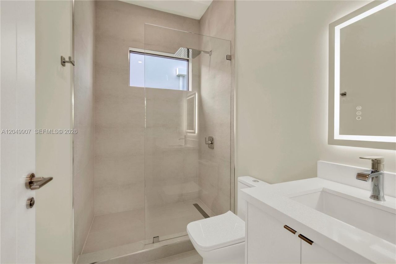 3437 SW 29th St , Unit 3437, Miami, FL 33133 Photo