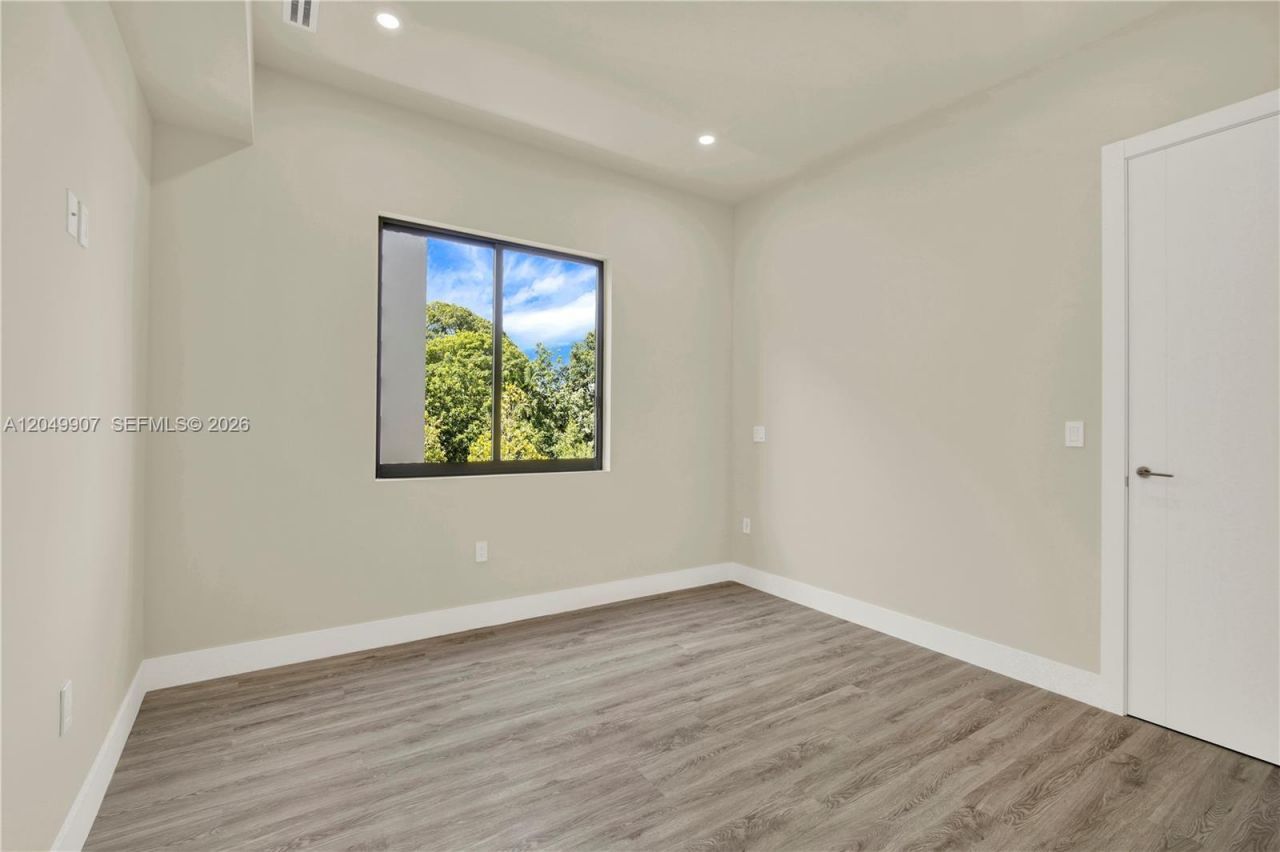 3437 SW 29th St , Unit 3437, Miami, FL 33133 Photo