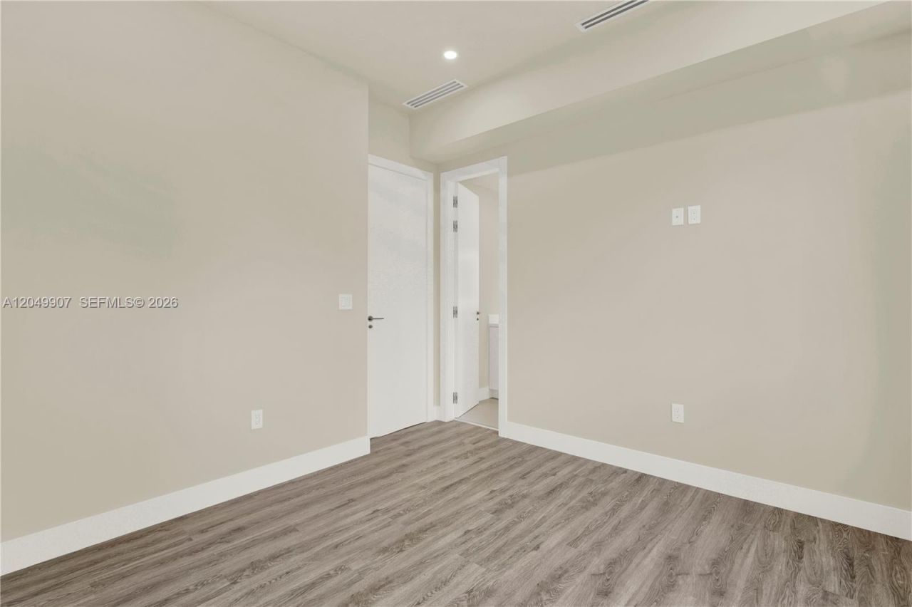 3437 SW 29th St , Unit 3437, Miami, FL 33133 Photo