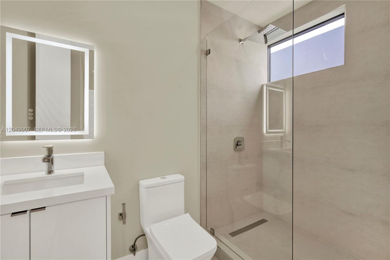 3437 SW 29th St , Unit 3437, Miami, FL 33133 Photo