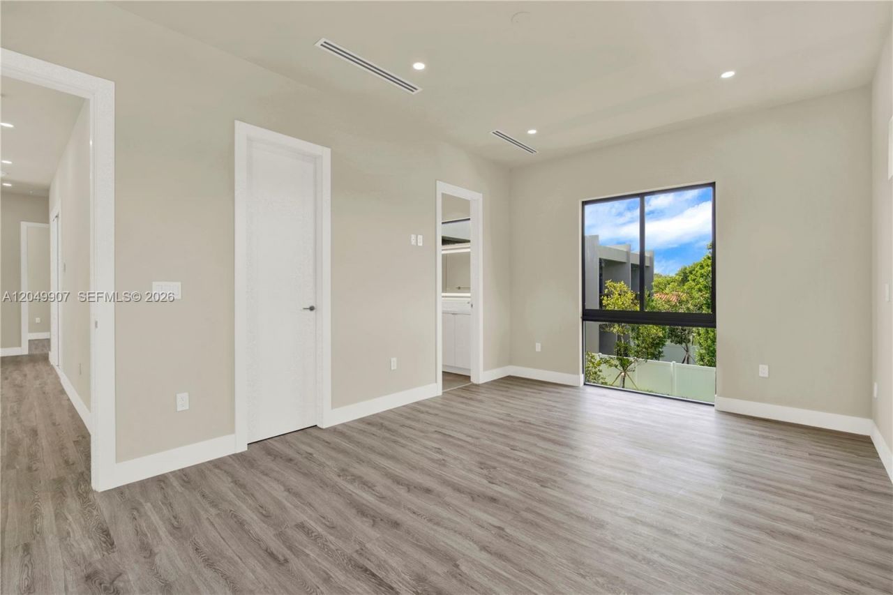 3437 SW 29th St , Unit 3437, Miami, FL 33133 Photo