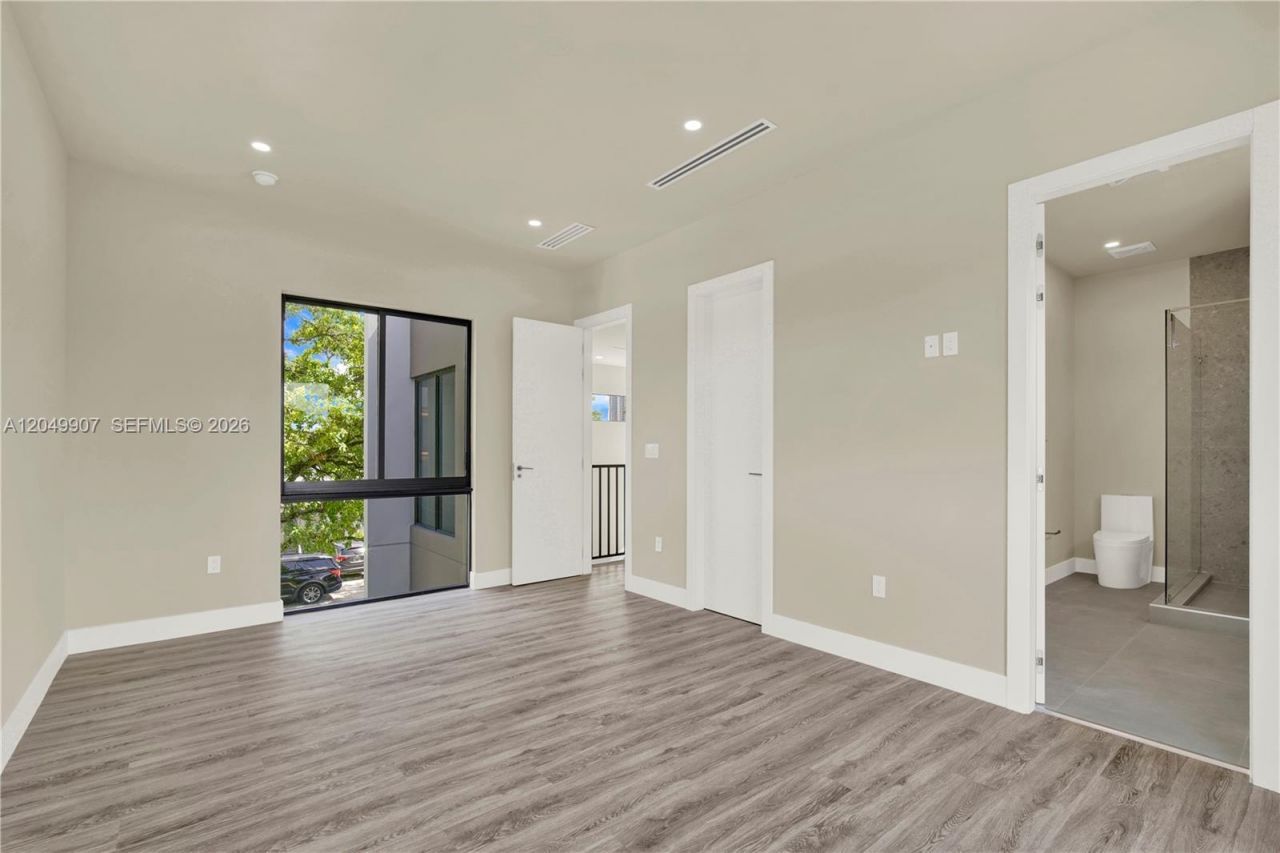 3437 SW 29th St , Unit 3437, Miami, FL 33133 Photo