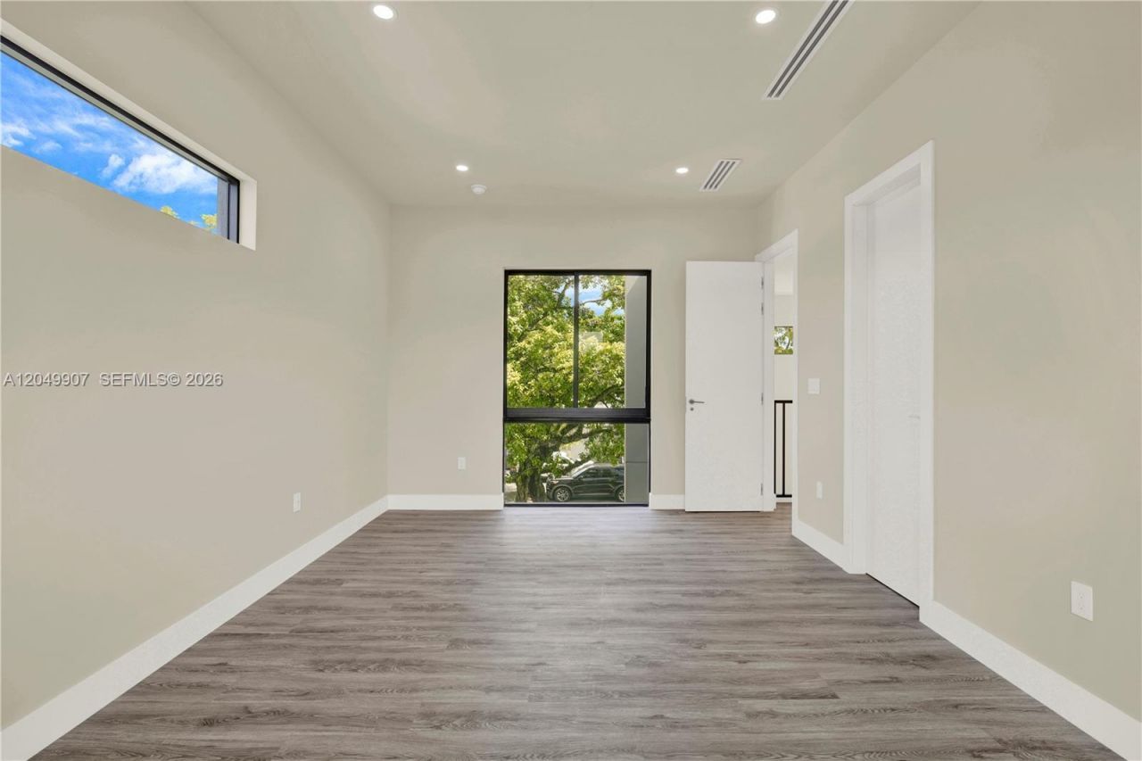 3437 SW 29th St , Unit 3437, Miami, FL 33133 Photo
